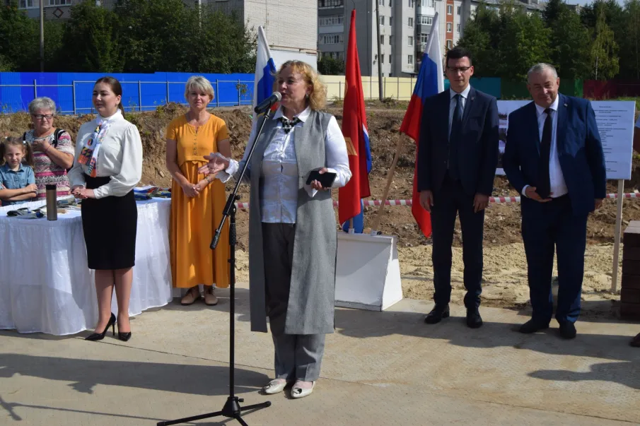 Капсулу времени с посланием потомкам заложили в будущий фундамент новой школы  в микрорайоне «Невский» г.Городца