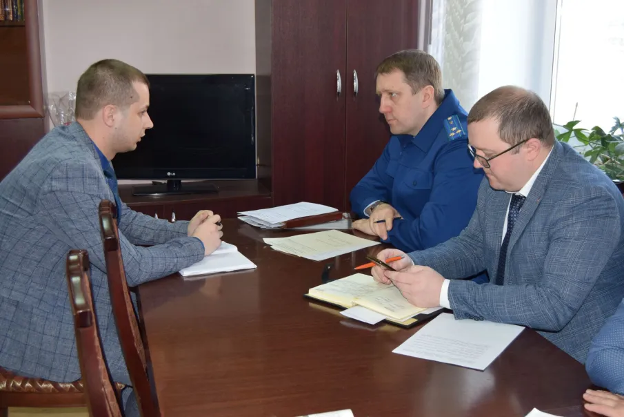 Нижегородский межрайонный природоохранный прокурор, советник юстиции Денис Круглов провёл прием граждан и предпринимательского сообщества в Городце