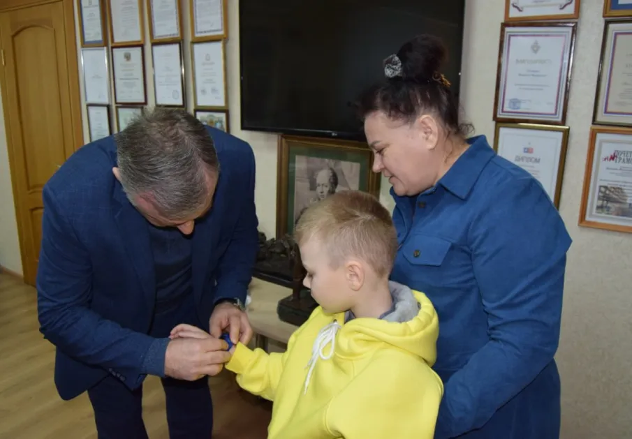 Юный житель Городца получил новогодний подарок от Полномочного представителя Президента